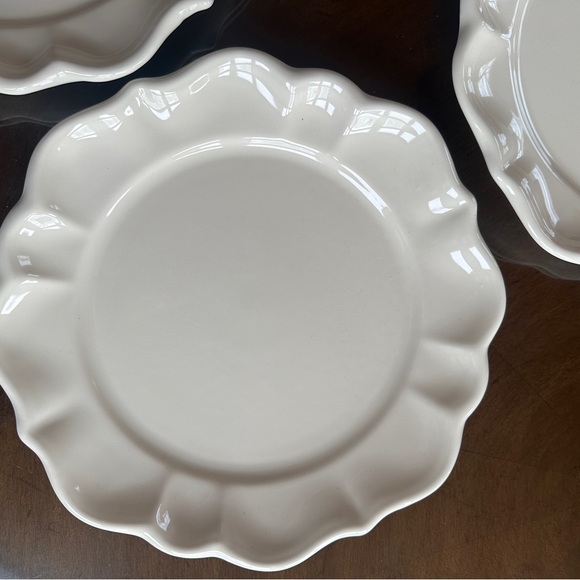 Elegant White Dinnerware Plates with Scalloped Edges and Recessed Center - Picture 4 of 9